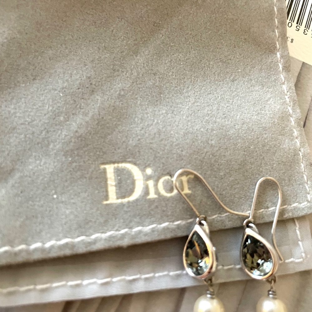 Dior Vintage Faux Pearl and Bow Earrings - Picture 3 of 3